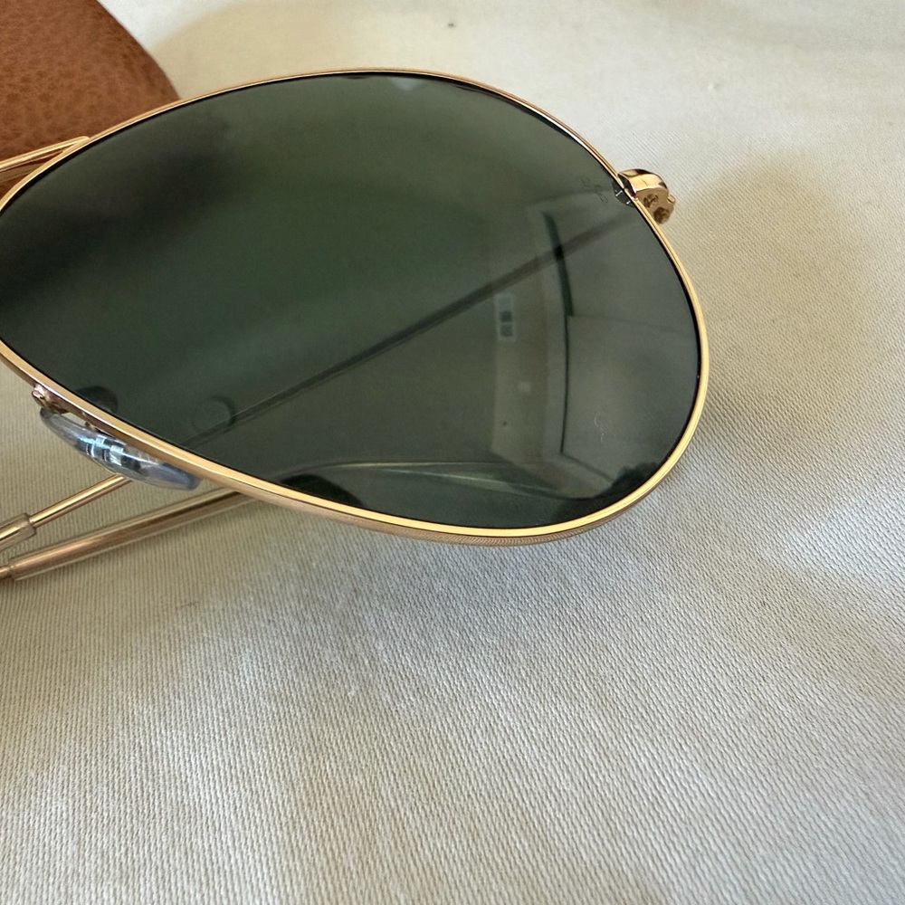 Ray-Ban Gold Frame Aviator Sunglasses 😎 - Picture 2 of 8